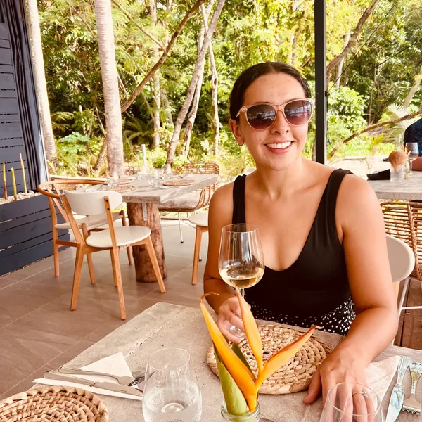 clio_wine_sunglasses